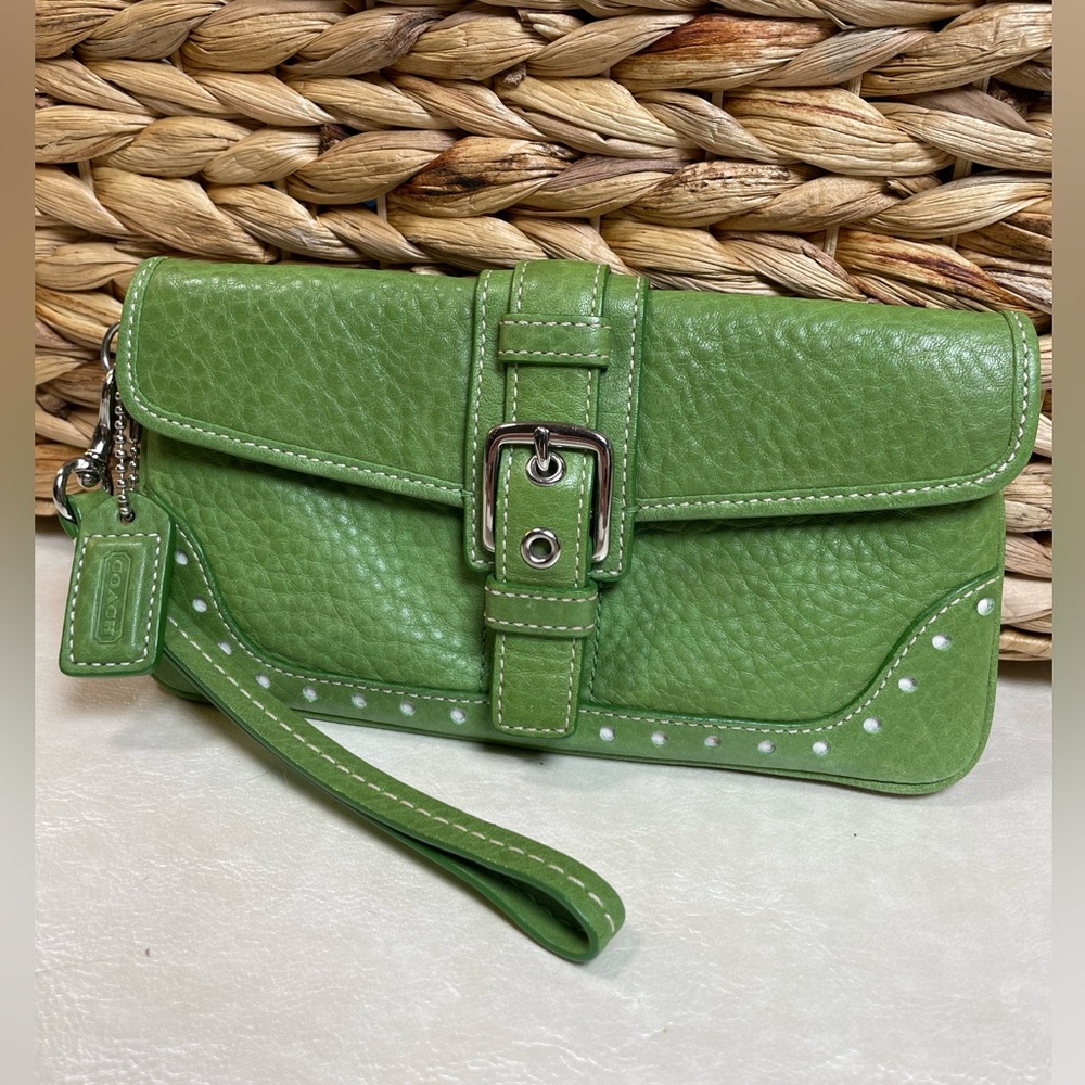Coach Vintage Rare Green Pebbled Leather Soho Wristlet - Picture 8 of 17